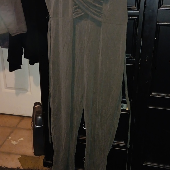 Dark green plus size jumpsuit. - Picture 3 of 5